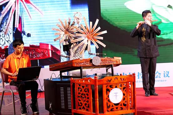 说明: C:\Users\Administrator\Desktop\音乐机器人新闻稿-​英国正版365\音乐机器人2.jpeg